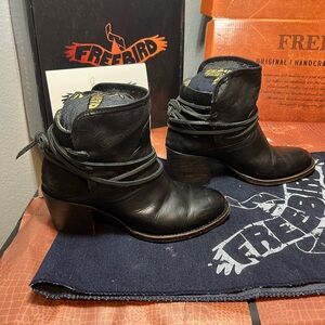 Freebird by Steven Casey True Black Size 7 like new Black Leather Ankle Boots